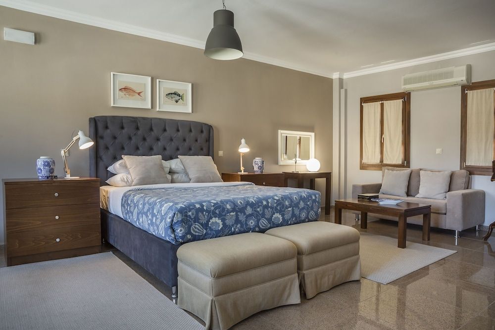 Executive Suite (Partial Harbor View no 111)