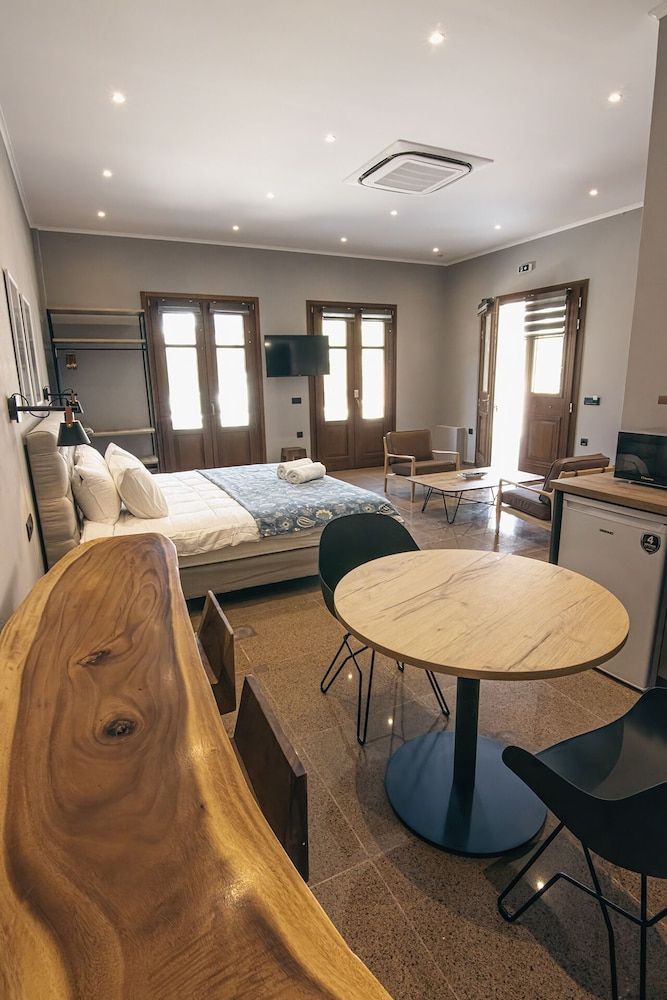 Ground Floor Suite with Courtyard Views 114