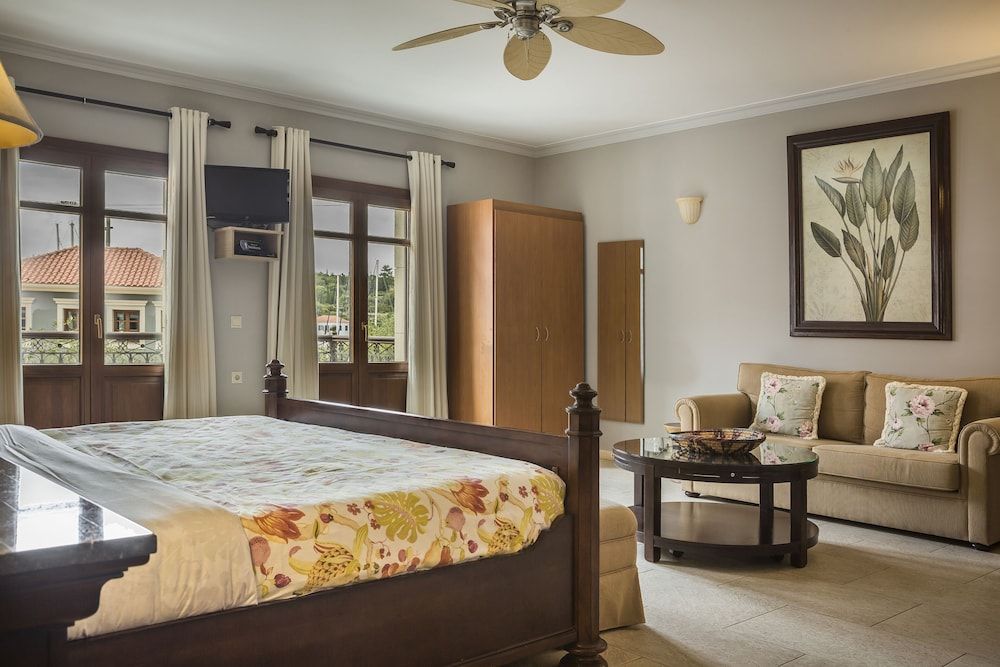 Superior Suite (Partial Harbor View, no 103)