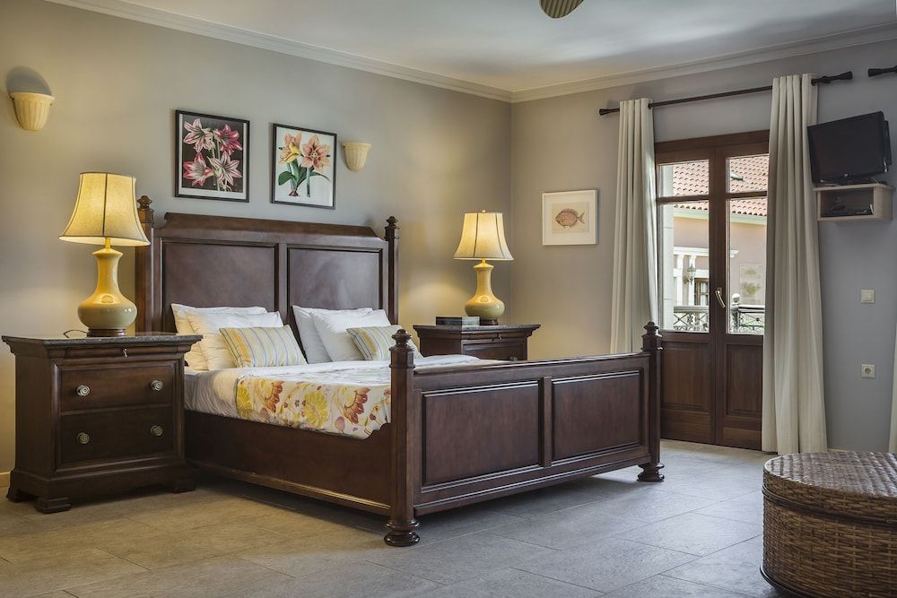 Superior Suite (Partial Harbor View no 102)