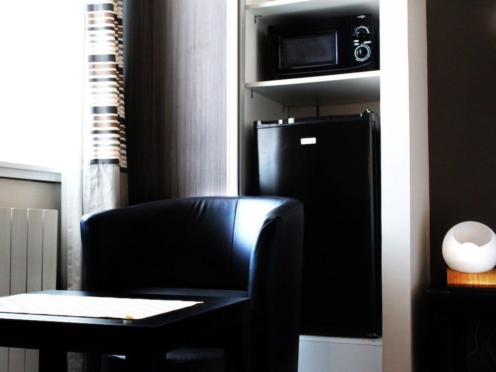 Villa Louvre Lens Superior Double Room, Private Bathroom, Garden View 6