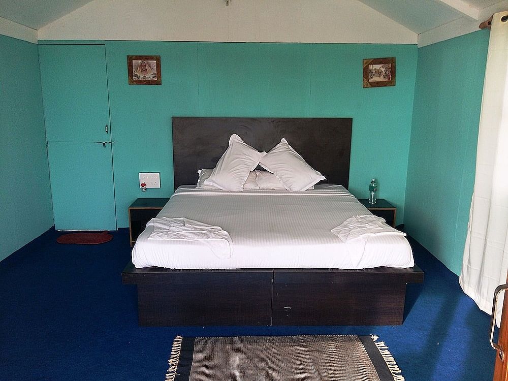 Neptune Point Hill Cottages Cottage (Non A/C) 5