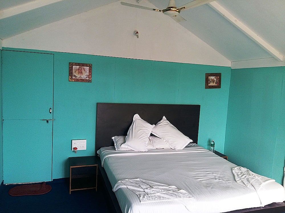 Neptune Point Hill Cottages Cottage (Non A/C) 9