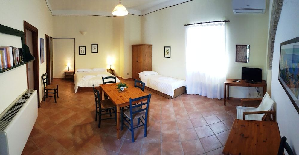 Basic Apartment, 1 Double Bed, Kitchen, Garden Area