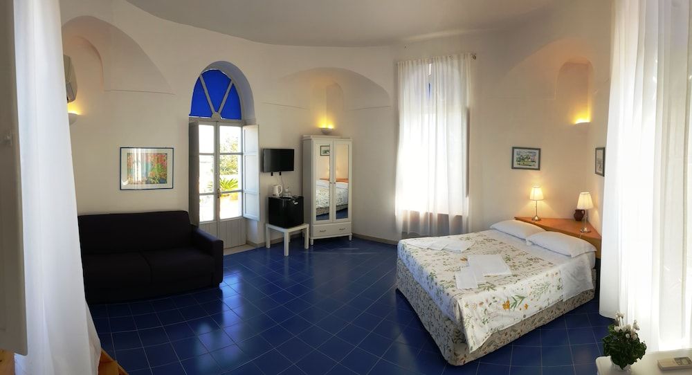 Basic Suite, 1 Double Bed, Terrace, Mountain View