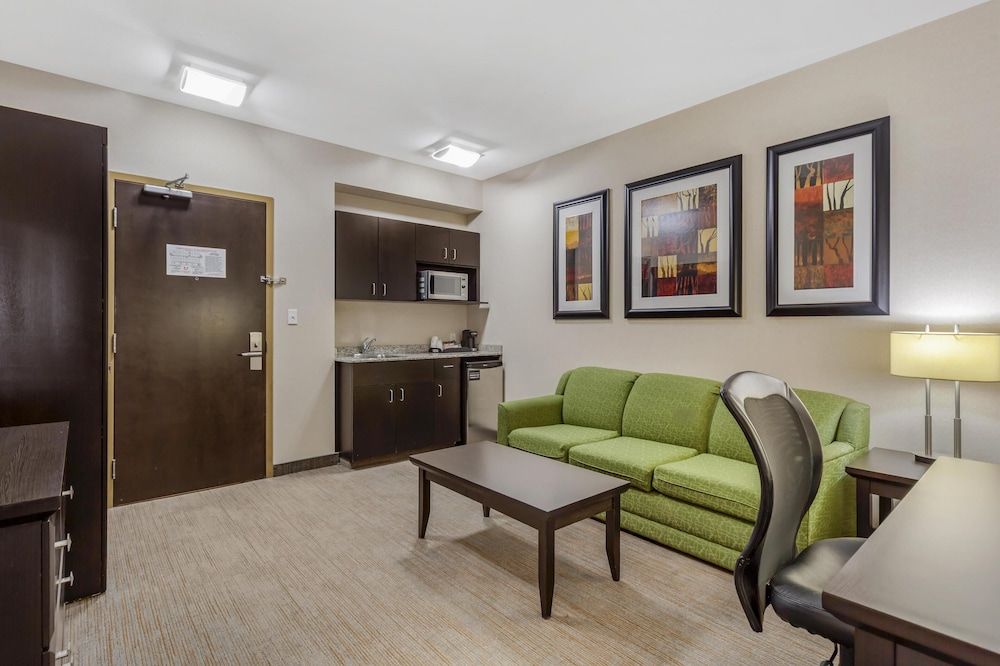 Best Western Wainwright Inn & Suites Suite, 1 Queen Bed, Non Smoking, Refrigerator & Microwave (Shower Only;with Sofabed) 5