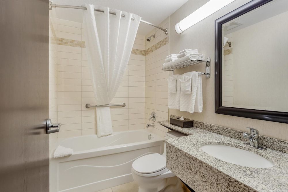 Best Western Wainwright Inn & Suites Suite, 1 Queen Bed, Non Smoking, Refrigerator & Microwave (Shower Only;with Sofabed) 2