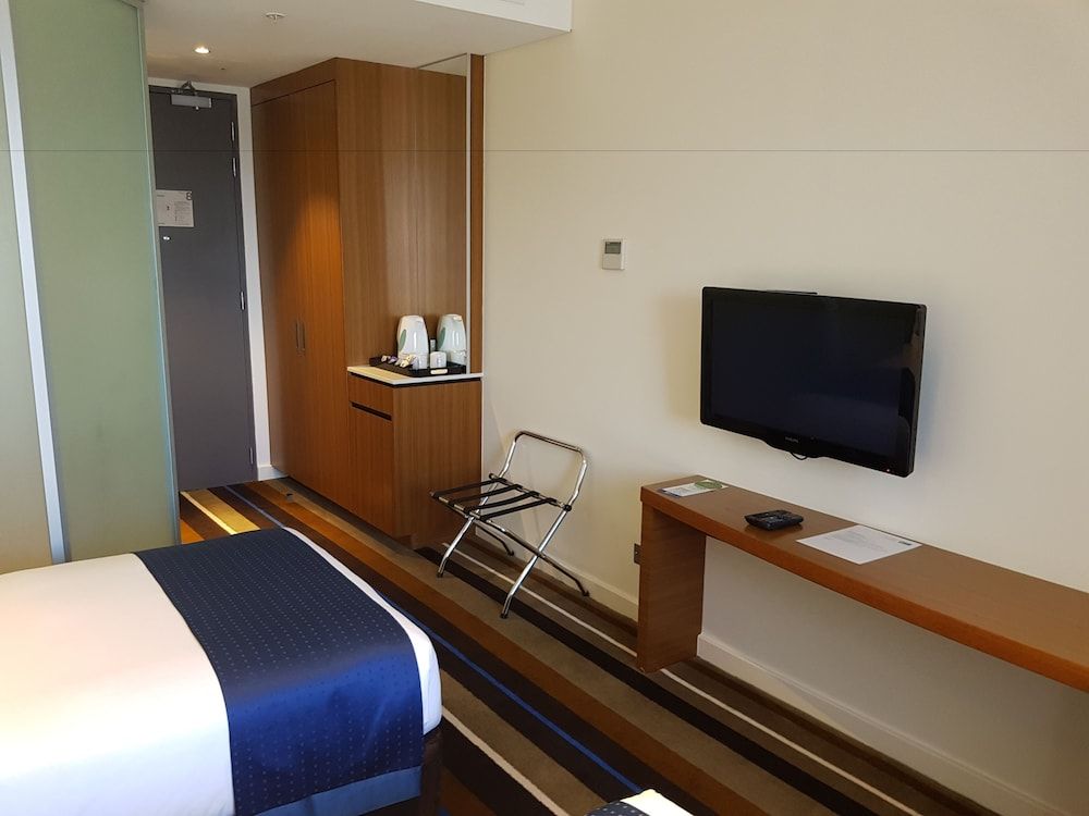 Holiday Inn Express Port Moresby by IHG Standard Room, 2 Twin Beds (Free Breakfast) 5
