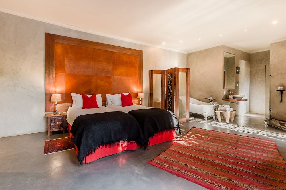 Singa Lodge - Lion Roars Hotels & Lodge Luxury Room 2