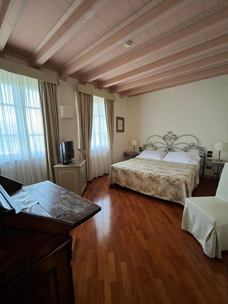Deluxe Double or Twin Room, Lake View