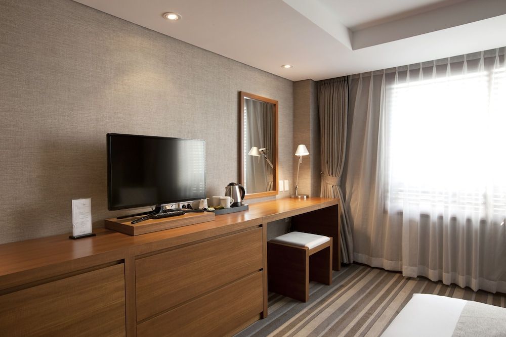 The Cheil Hotel Onyang Deluxe Double Room 4