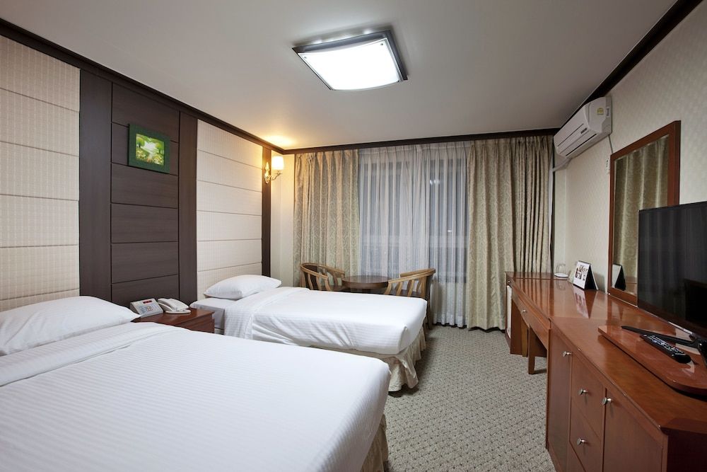 The Cheil Hotel Onyang Standard Twin Room