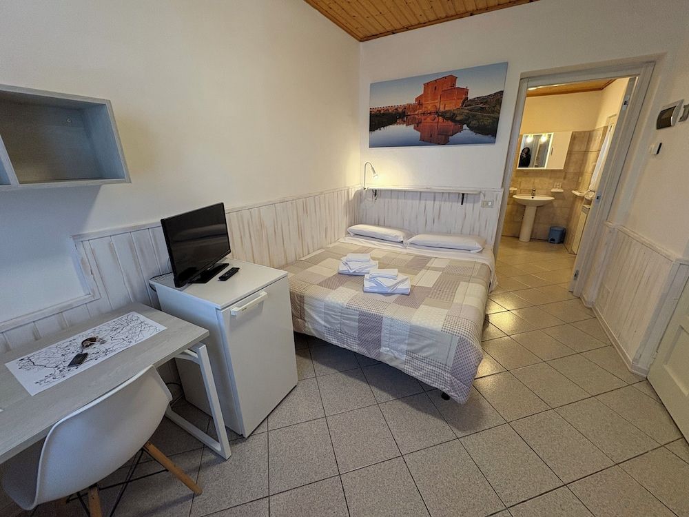 Economy Room