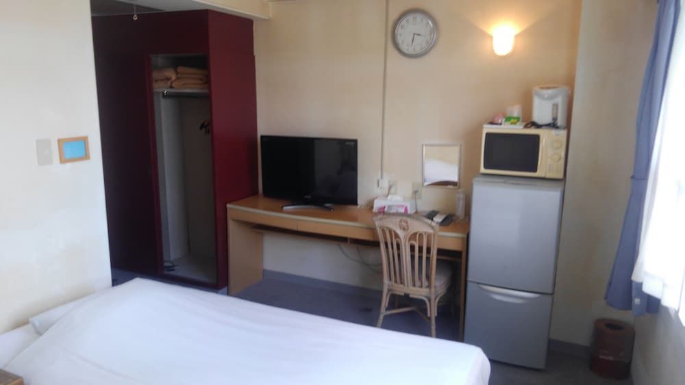 Twin Room, Smoking