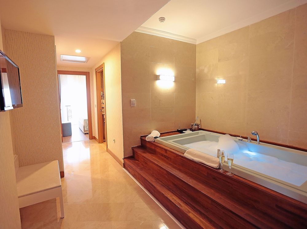 Asteria Bloom Side Deluxe Suite, Sea View 7