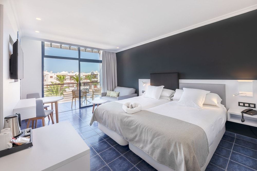 Double or Twin Room, Partial Sea View (Lateral)
