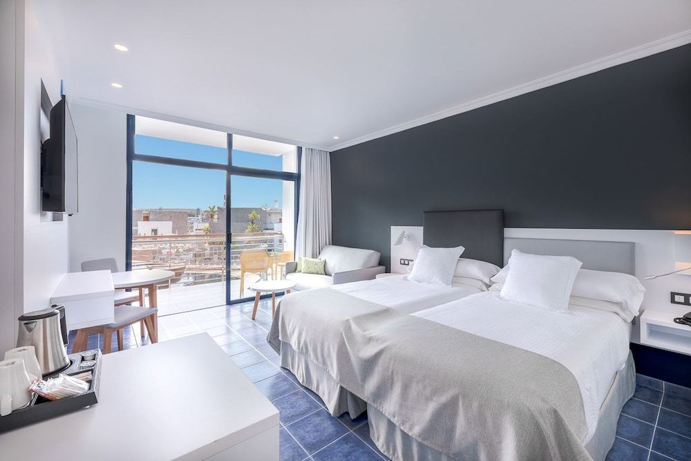 Twin Room, Pool View (2 adults and 1 child)