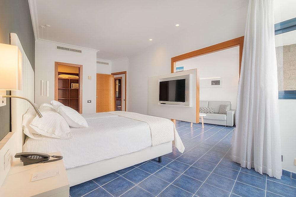 Junior Suite, Sea View (2 adults and 1 child)