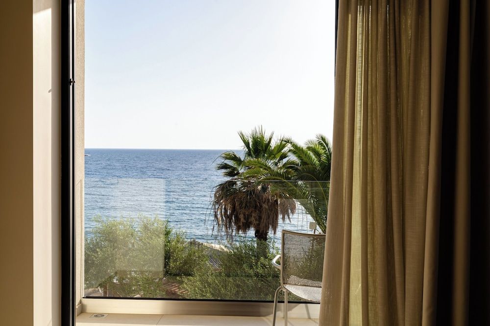 PHEIA, Vriniotis Resorts Deluxe Double Room, 1 King Bed, Sea View, Beachfront 3
