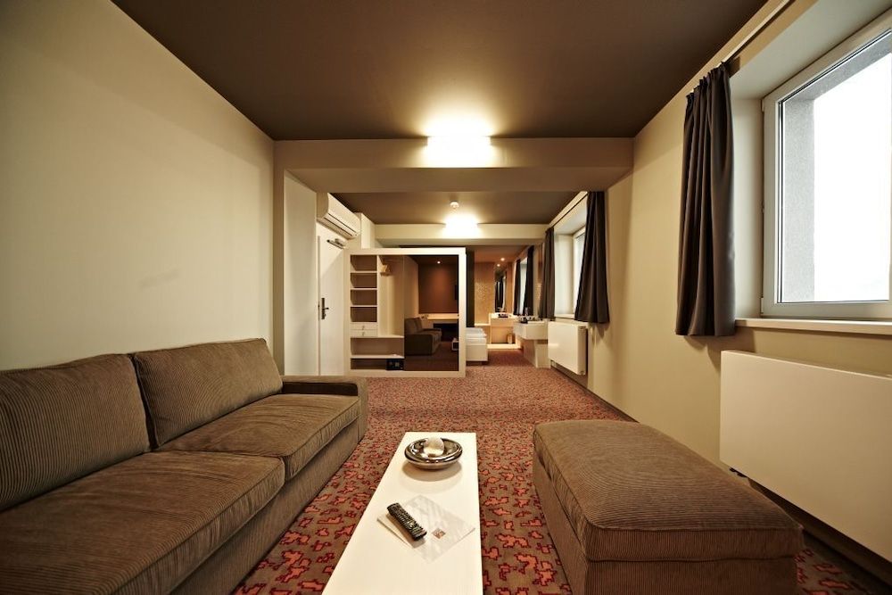 Kongres Hotel Roca Standard Suite, 1 Double Bed with Sofa bed 11