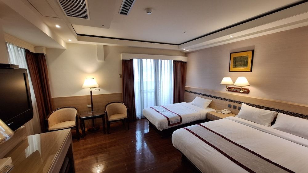 Cheng Pao Hotel Triple Room 4