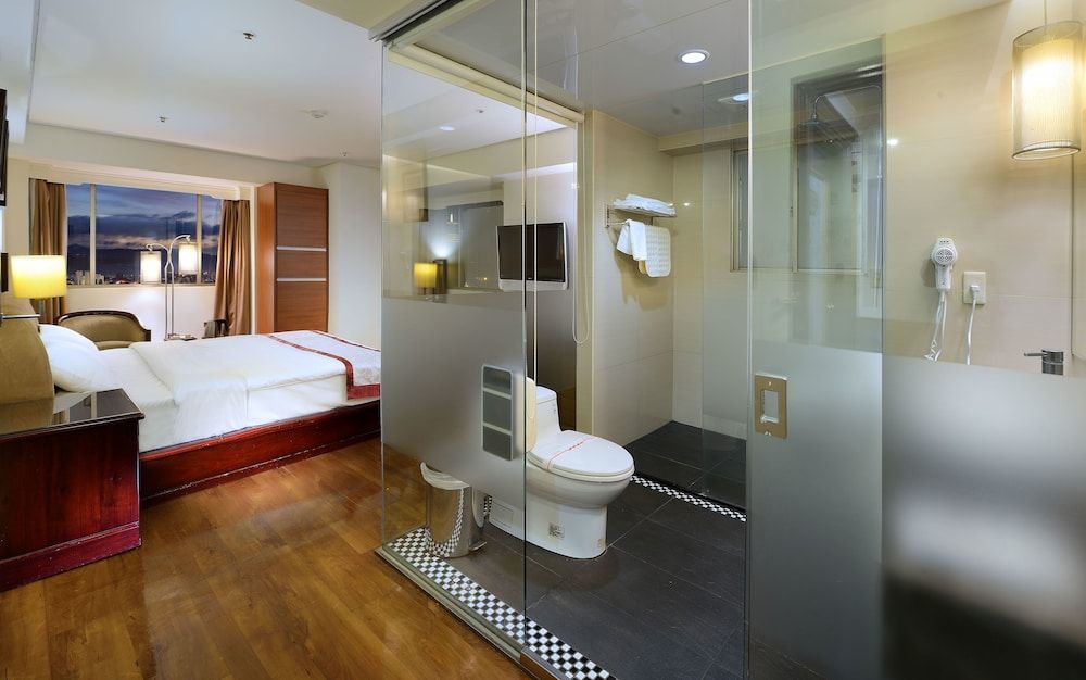 Cheng Pao Hotel Basic Twin Room 8