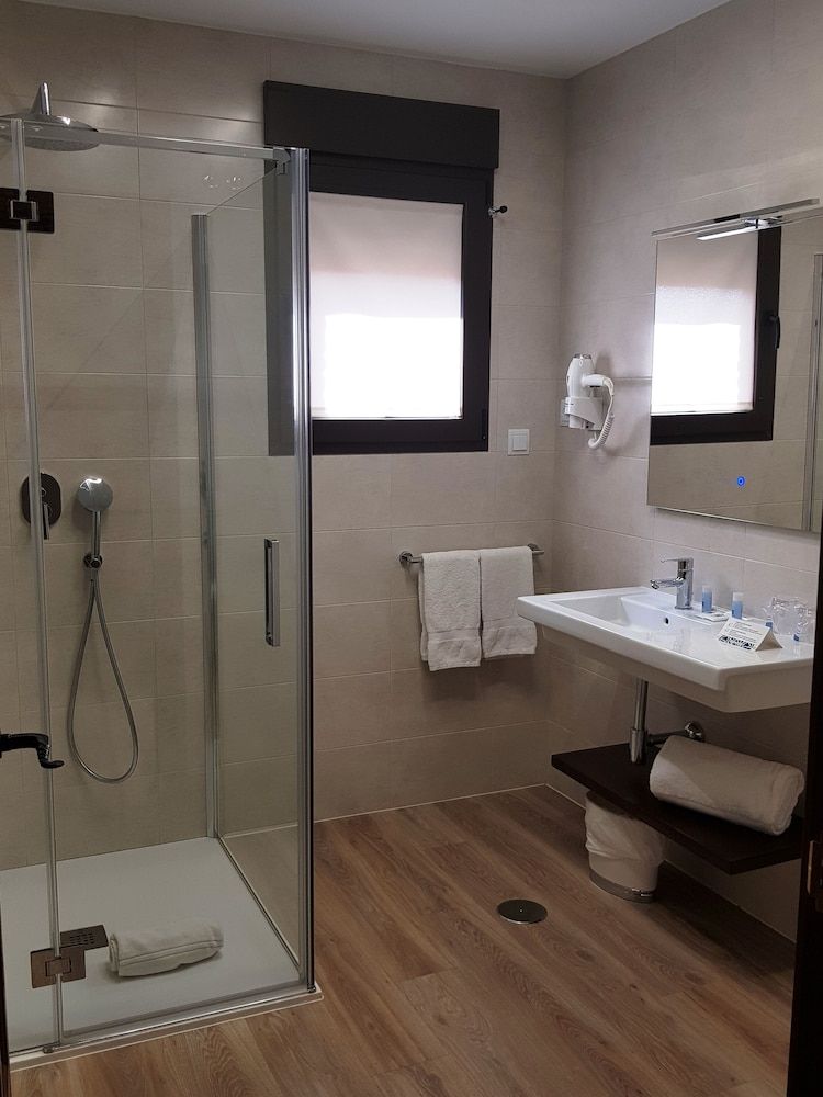 María Cristina Hotel Single Room 5