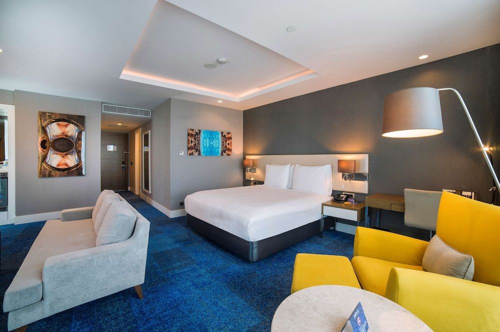Suite, Corner