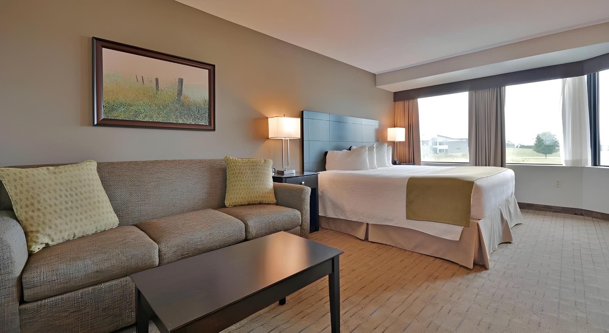 Best Western Pembroke Inn & Conference Centre 1 Queen Bed, Mobility Accessible, Sofabed, High Speed Internet Access, Mini Fridge, Microwave, Non-s 2