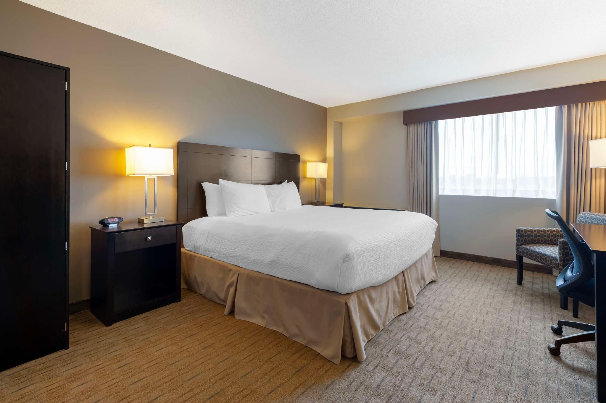 1 King Bed, Nonsmoking, Stair Access Only