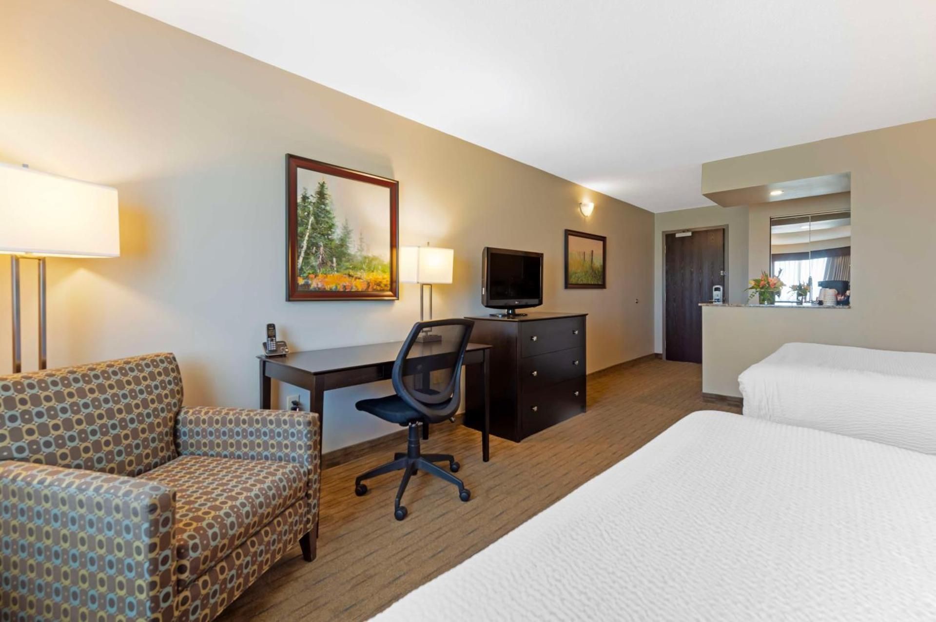 1 King Bed, Nonsmoking, Stair Access Only
