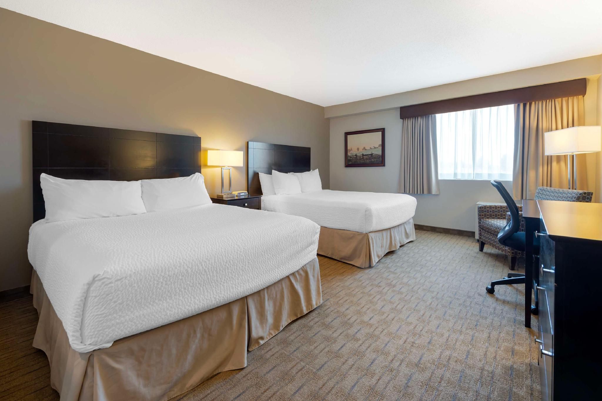 2 Queen Beds, Non-Smoking, Coffee Maker, Iron And Ironing Board, High Speed Internet Access, Mini Fr