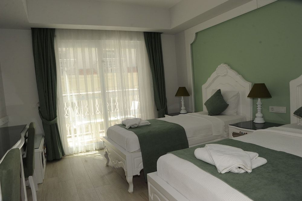 Montebello Deluxe Deluxe Standard Room 10