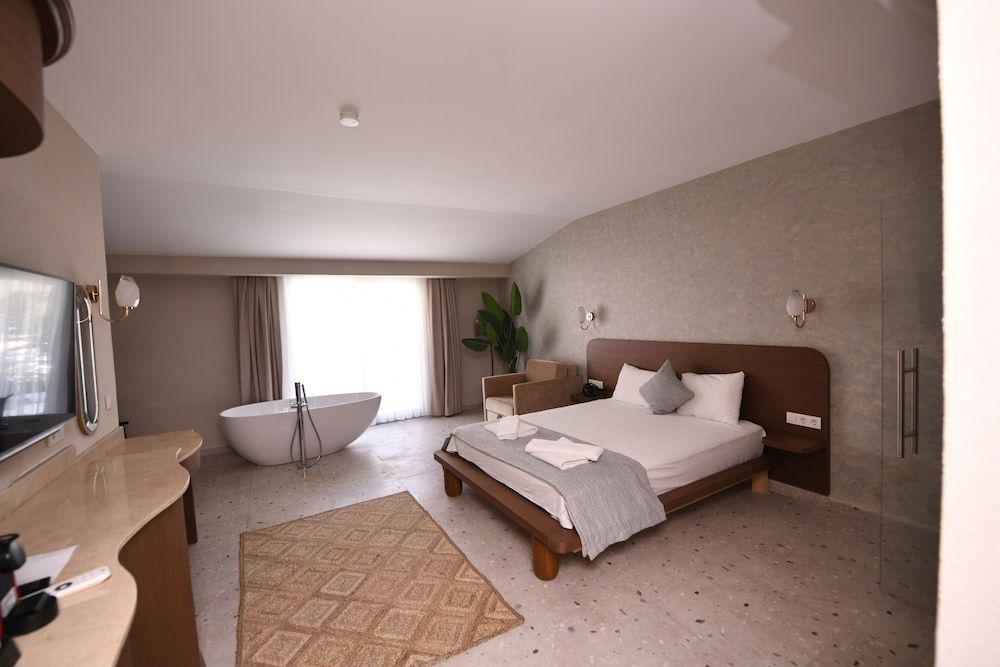 undefined Montebello Deluxe 6