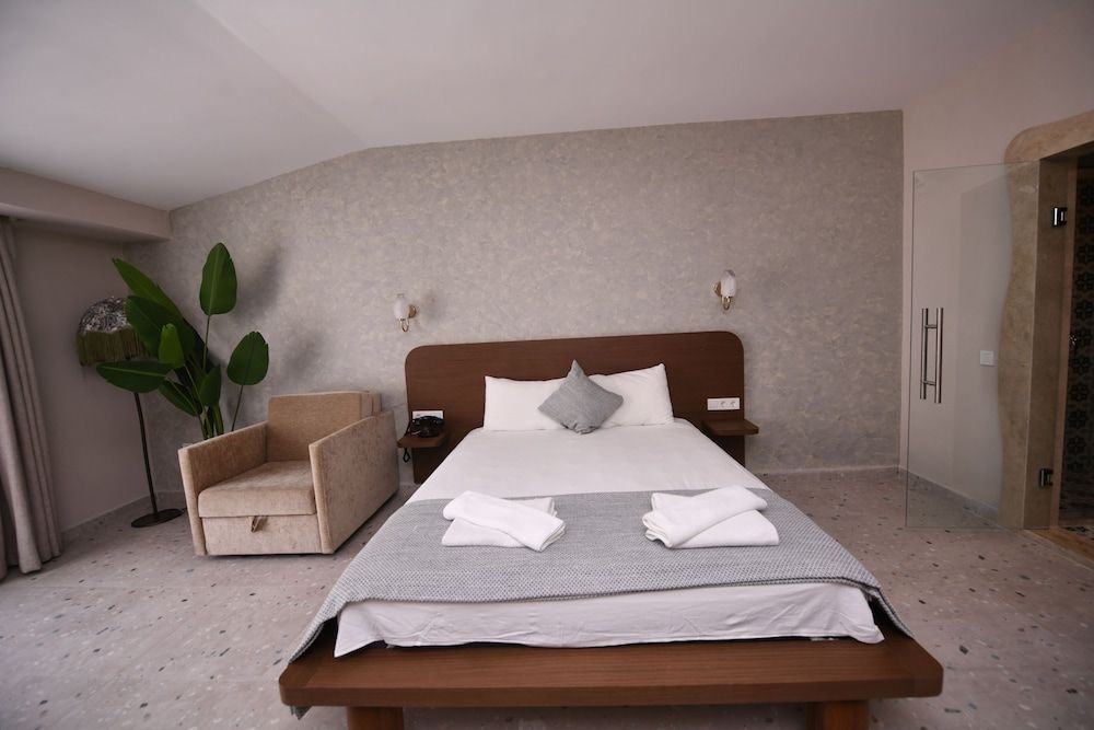 undefined Montebello Deluxe 6