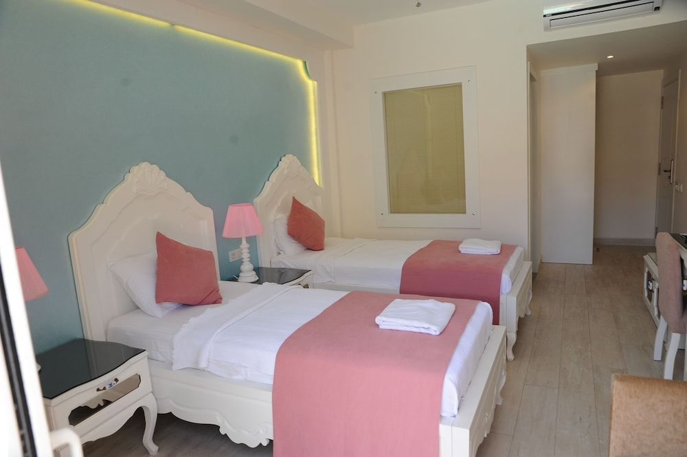 Montebello Deluxe Deluxe Standard Room 8