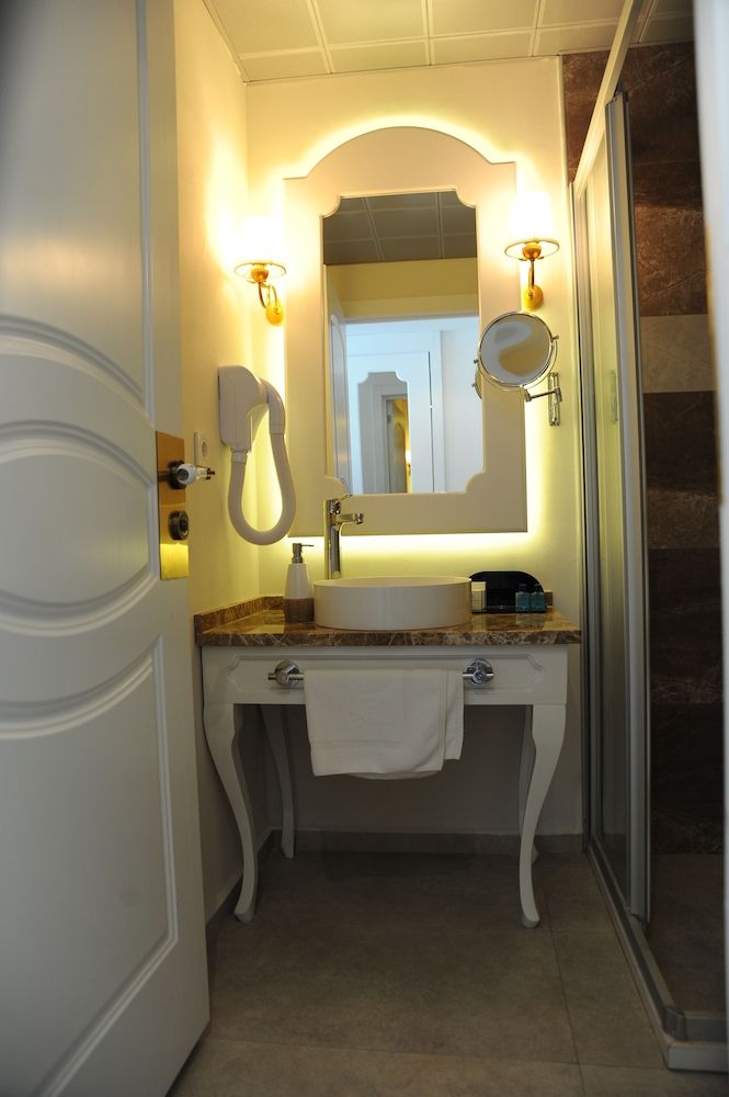 Montebello Deluxe Deluxe Standard Room 16