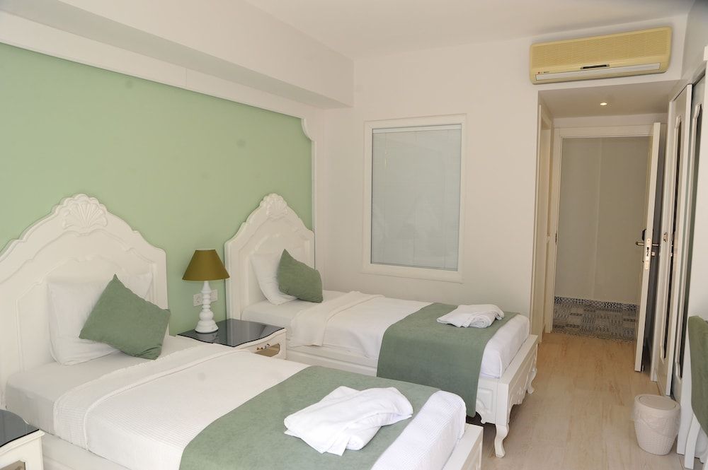 Montebello Deluxe Deluxe Standard Room 7