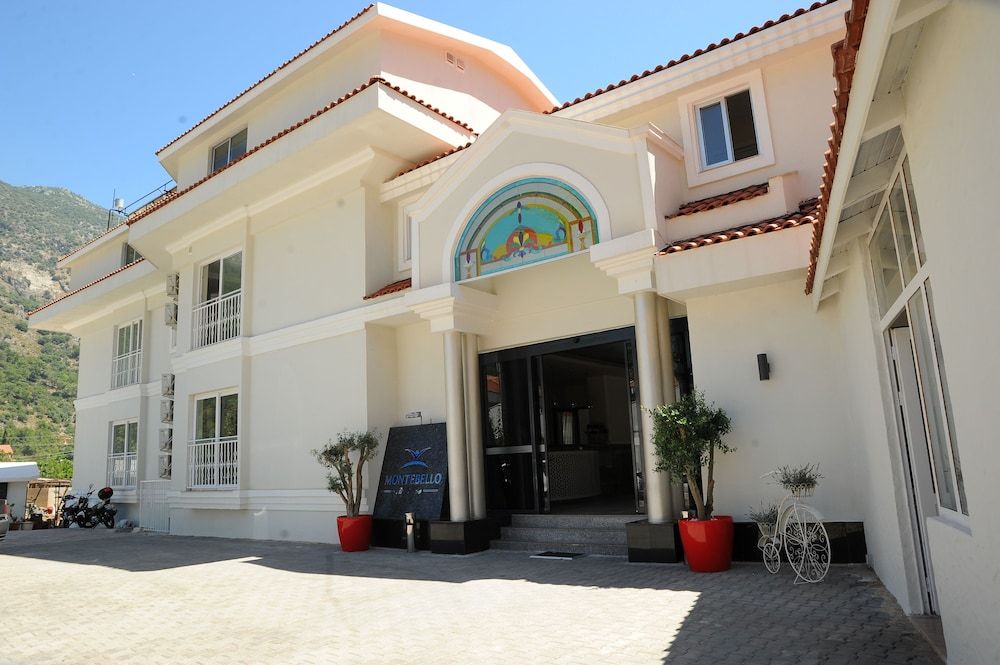 undefined Montebello Deluxe 5