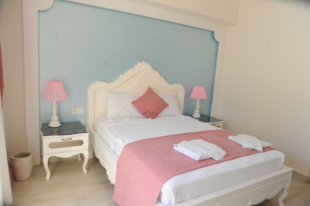 Montebello Deluxe Deluxe Standard Room 12