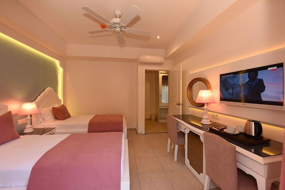 Montebello Deluxe Deluxe Standard Room 3