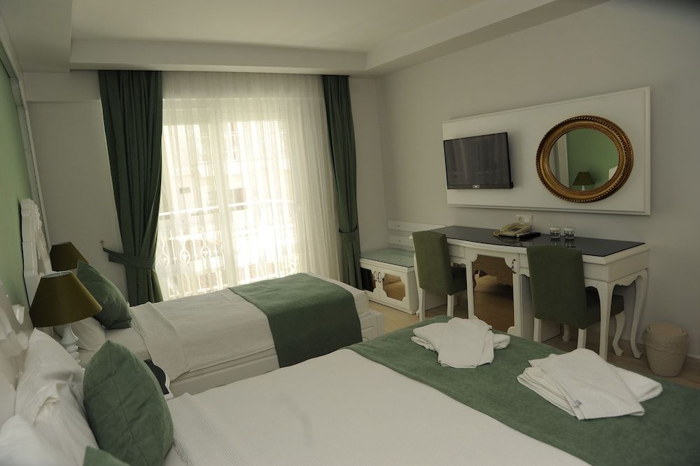 Montebello Deluxe Deluxe Standard Room 6