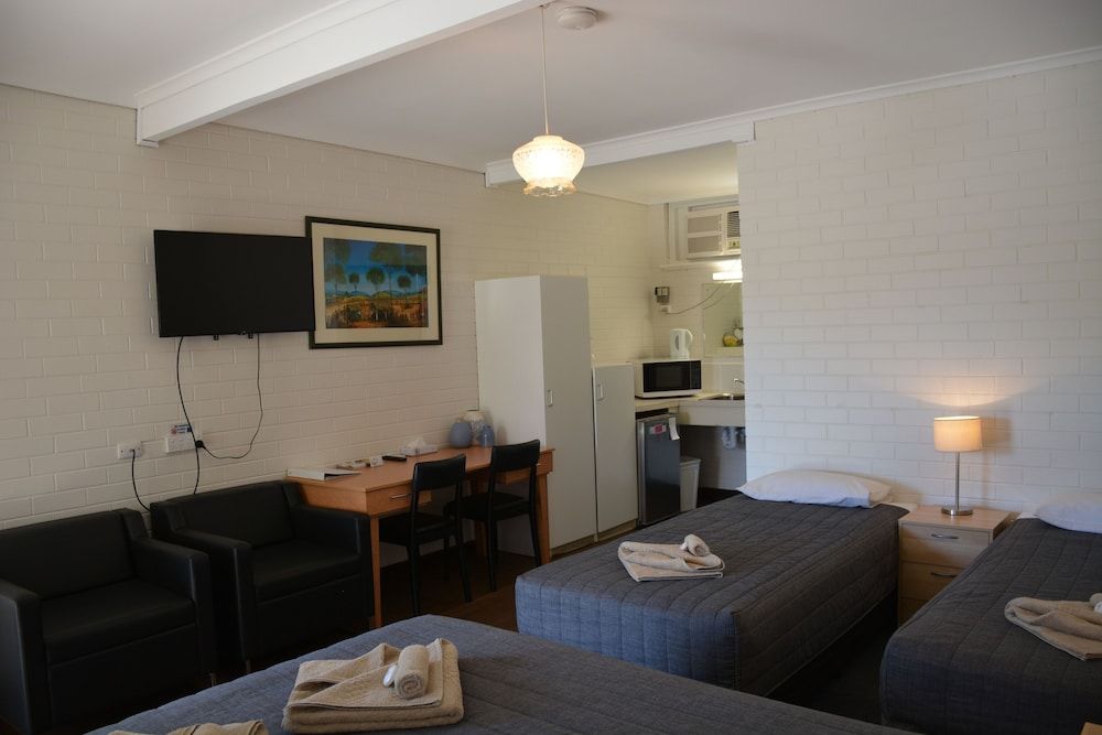 Angaston Vineyards Motel Family Room 7