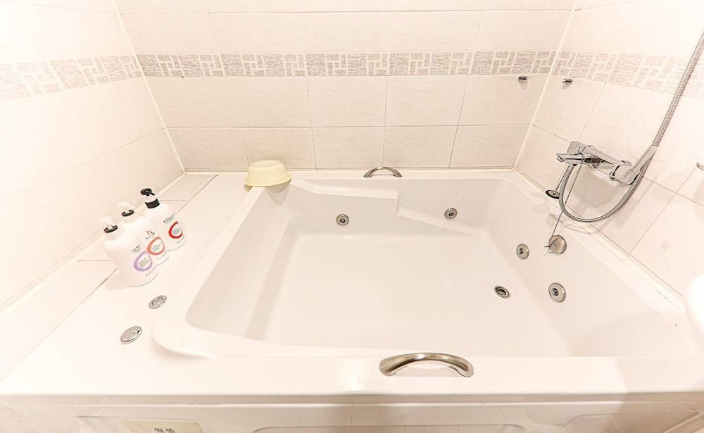 Business Hotel Single Room (Included Breakfast for 1, Surcharge for 2 on the spot) 17