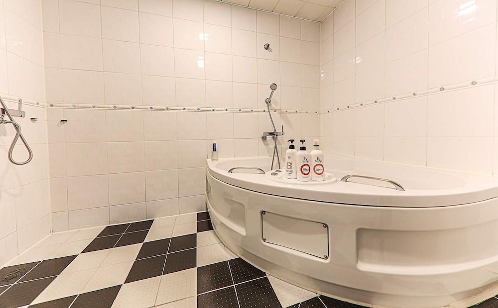 Business Hotel Deluxe Double Room 7