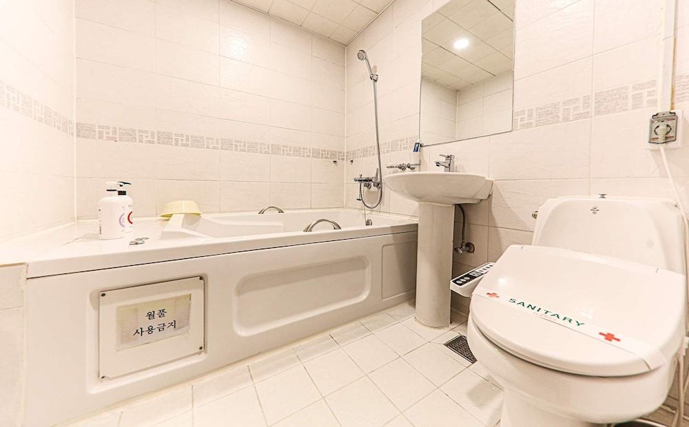 Business Hotel Single Room (Included Breakfast for 1, Surcharge for 2 on the spot) 16