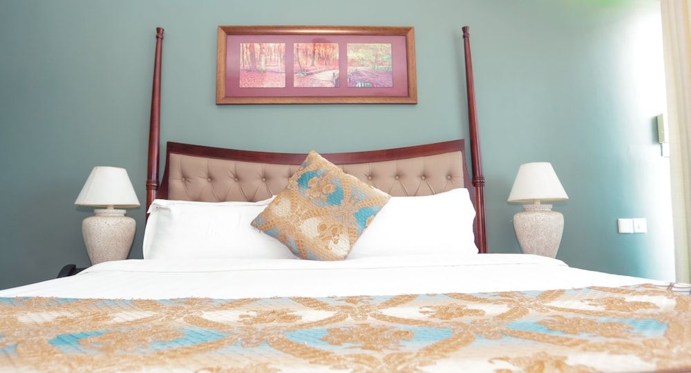 Regency Park Hotel Suite 8