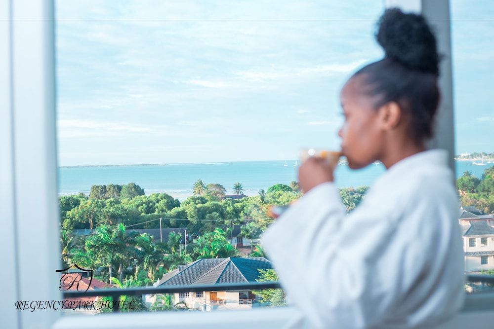 undefined Regency Park Hotel 4