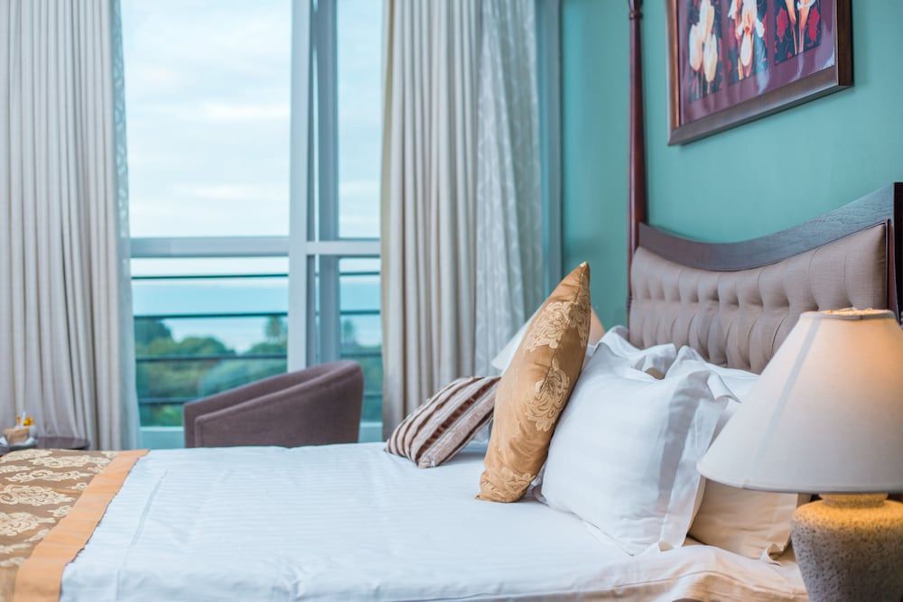 Regency Park Hotel Suite 5