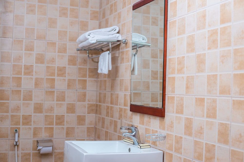 Regency Park Hotel Deluxe Room 7